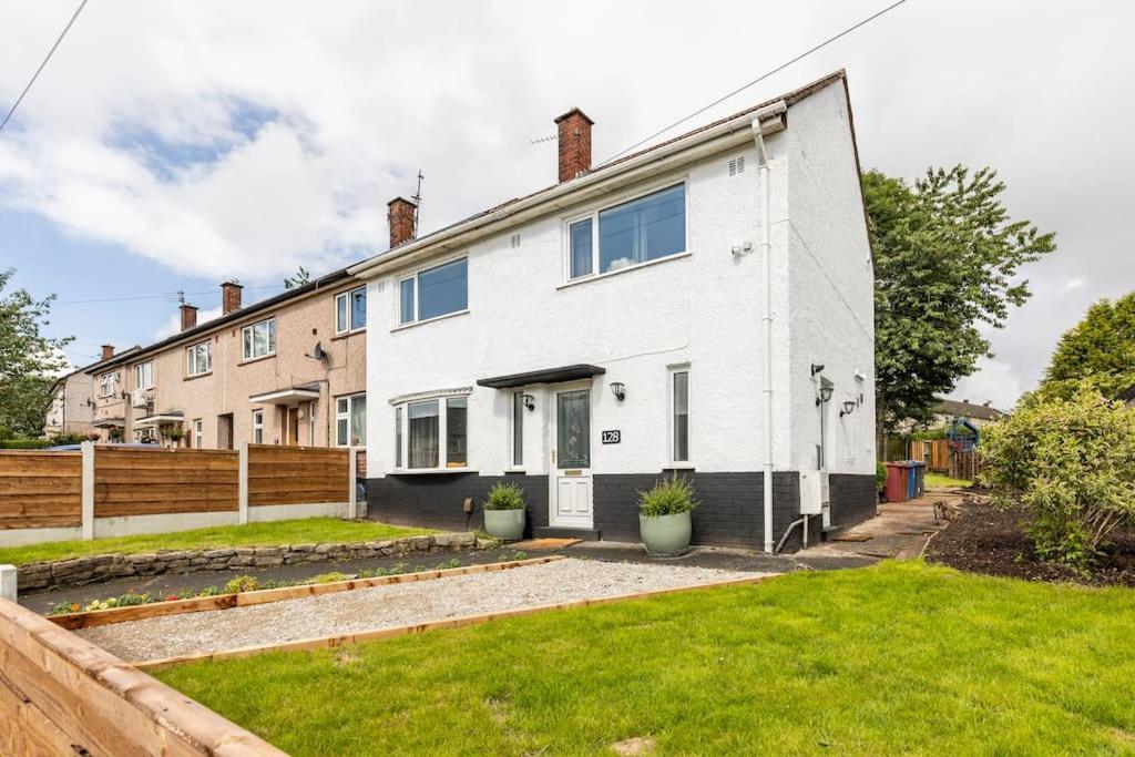 Entire Charming 5-Bed House In Darwen Blackburn Bb1 Free Parking Roadside Rishton Exteriör bild