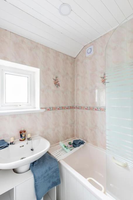 Entire Charming 5-Bed House In Darwen Blackburn Bb1 Free Parking Roadside Rishton Exteriör bild