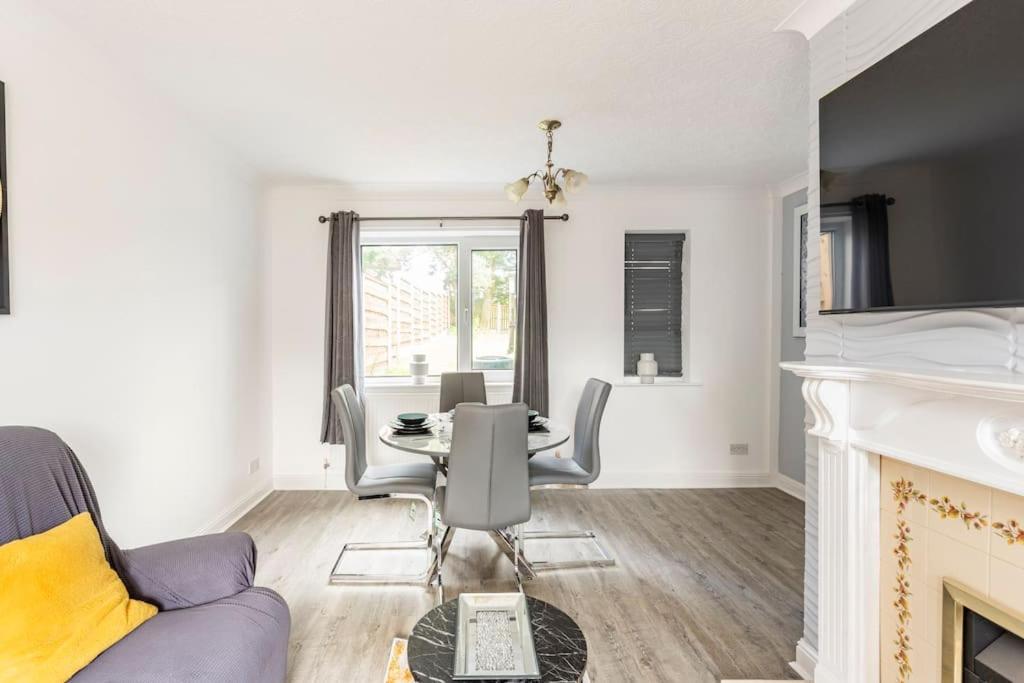 Entire Charming 5-Bed House In Darwen Blackburn Bb1 Free Parking Roadside Rishton Exteriör bild