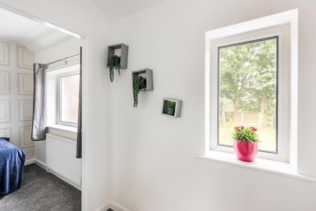 Entire Charming 5-Bed House In Darwen Blackburn Bb1 Free Parking Roadside Rishton Exteriör bild